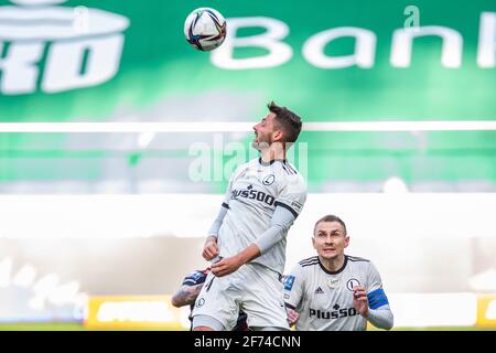 Varsavia, Polonia. 03 Apr 2021. Mateusz Wieteska e Artur Jedrzejczyk di Legia in azione durante la partita polacca della PKO Ekstraklasa League tra Legia Warszawa e Pogon Szczecin al Marshal Jozef Pilsudski Legia Warsaw Municipal Stadium.(Punteggio finale; Legia Warszawa 4:2 Poamy Szczecin) (Foto di Sipbana/USA Live Images: Sipa/USA Foto Stock