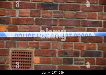 Londra, Regno Unito. 4 Apr 2021. Un nastro di polizia è visto in una scena criminale a Londra. Credit: Dinendra Haria/SOPA Images/ZUMA Wire/Alamy Live News Foto Stock