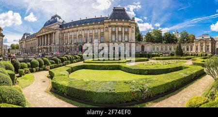 Il Palazzo Reale di Bruxelles in un bel giorno di estate Foto Stock