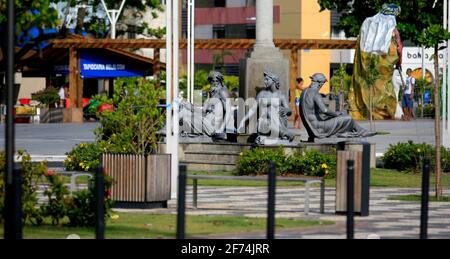 salvador, bahia / brasile - 28 dicembre 2016: Sculture sono viste nella regione di Largo da Mariquita nel quartiere Rio Vermelho nella città di SAL Foto Stock