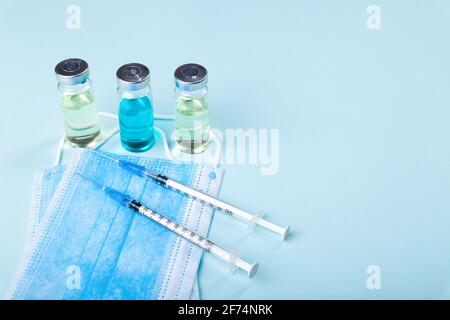 Fiale di vetro per vaccini, flaconi, siringhe, aghi, pillole Foto Stock