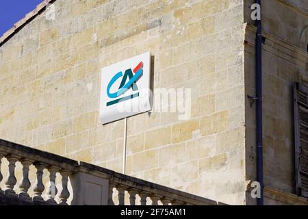 Bordeaux , Aquitaine Francia - 03 22 2021 : marchio ca testo di credito agricolo logo segno di agenzia Ufficio francese segnaletica bancaria Foto Stock