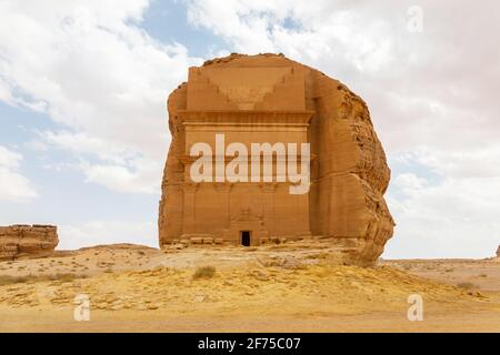 Tomba di Lihyan figlio di Kuza, conosciuta come Qasr AlFarid, la tomba più iconica di AlUla nella regione di Maha'in Saleh, Arabia Saudita Foto Stock