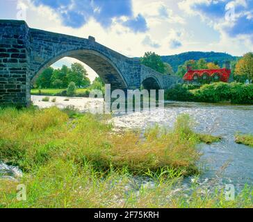 Regno Unito, Galles, Gwyned, Llanrwst, ponte sul fiume Conwy, fine estate, Foto Stock