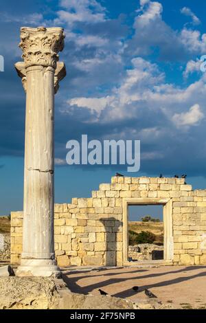 Ucraina, Crimea, Sevastopol, rovine della città antica di Khersoness, teatro antico Foto Stock