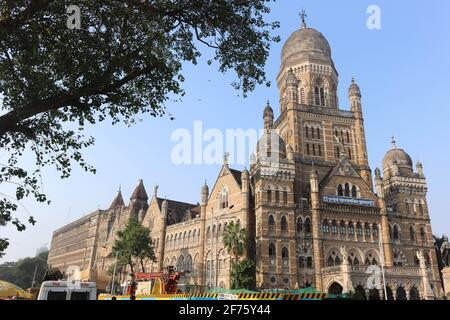 Municipal Corporation Building situato nel sud di Mumbai, Maharashtra, India è un edificio storico di grado IIA. Foto Stock