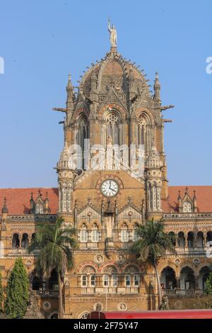 Il Duomo di Chhatrapati Shivaji Terminus conosciuto anche da Victoria Terminus è una stazione ferroviaria storica e UNESCO World Sito storico di Mumbai Foto Stock