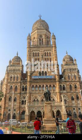 Municipal Corporation Building situato nel sud di Mumbai, Maharashtra, India è un edificio storico di grado IIA. Foto Stock