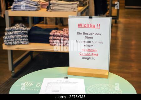 Recklinghausen, Renania Settentrionale-Vestfalia, Germania - Clicca e incontra, registrati online o direttamente sul sito e lo shopping è possibile solo con curry negativo Foto Stock