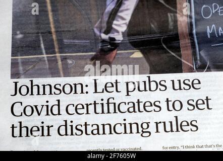 Boris 'Johnson: Lasciare che i pub utilizzare i certificati Covid per impostare le loro regole di distanza' articolo del titolo del giornale in Guardian 25 marzo 2021 Londra UK Foto Stock