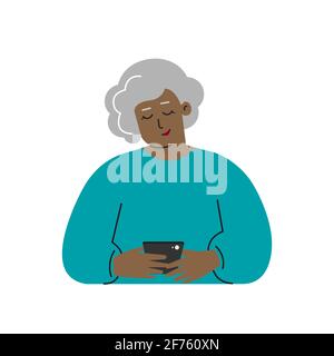 Concetto piatto isolato vettoriale. Cartoon African American senior woman scrive un messaggio al telefono. Carino anziano Granny usa moderni gadget. Illustrazione Vettoriale