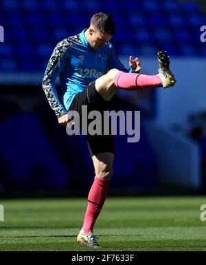 Craig Forsyth della contea di Derby si riscalda in campo prima della partita del campionato Sky Bet allo stadio Madejski, Reading. Data immagine: Lunedì 5 aprile 2021. Foto Stock