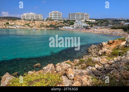 Golden Bay con Hotel Radisson Blu Resort & Spa ON Isola di Malta nel Mar Mediterraneo Foto Stock