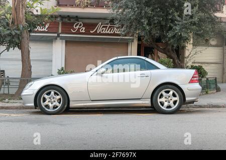 SABADELL, SPAGNA-4 APRILE 2021: Mercedes-Benz SLK 200 (R170), prima generazione (1996-2004), vista laterale Foto Stock