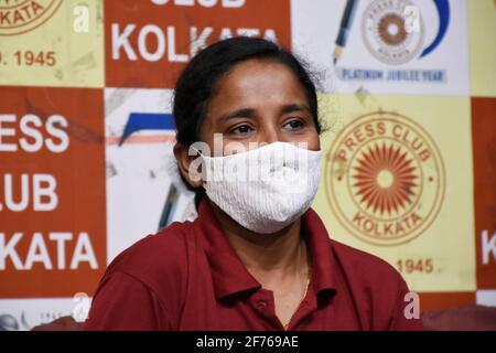 Kolkata, India. 04th Apr 2021. Rumpa Das, che sta per salire sul Monte Everest il 6 aprile 2021 per celebrare i cento anni del primo Mt. Everest Expedition, ha partecipato ad un incontro stampa al Calcutta Press Club. (Foto di Suraranjan Nandi/Pacific Press/Sipa USA) Credit: Sipa USA/Alamy Live News Foto Stock