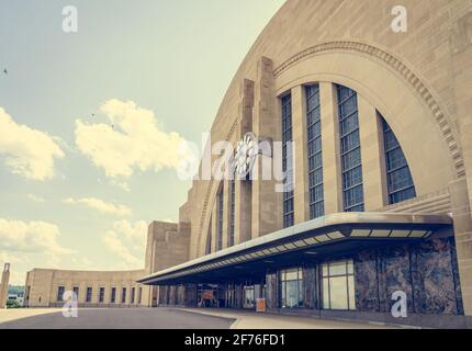 Cincinnati, Ohio, 29 agosto 2020: Storico edificio del terminal dell'Unione di Cincinnati che ospita il Cincinnati Museum Center, che comprende tre musei, un lib Foto Stock