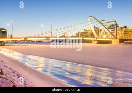 tramonto giorno a notte ponte città inverno paesaggio traffico ghiaccio Foto Stock