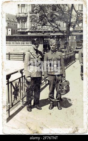 soldat de la waffen SS et son frère en Allemagne aletta 1943 Foto Stock