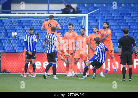 Sheffield, Regno Unito. 05 aprile 2021. Adam raggiunge il numero 11 di Sheffield Wednesday per renderlo 3-0 a Sheffield, Regno Unito, il 4/5/2021. (Foto di Mark Cosgrove/News Images/Sipa USA) Credit: Sipa USA/Alamy Live News Foto Stock