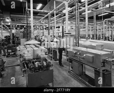 Fabersta Bruks AB. Alcuni dei forni di sinterizzazione più piccoli in una delle linee di produzione della nuova Seco. Tre linee sono iniziate due parti nel grande stabilimento e sono montate più tardi lo stesso anno. Foto Stock