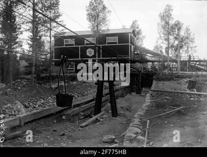 La miniera dell'intrusione nelle valli. La funivia vista dalla miniera. Foto Stock
