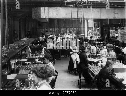 Interni della fabbrica AB Stockholm's bulbo fabbrica, la fabbrica di filo metallico prima del 1916. Foto Stock