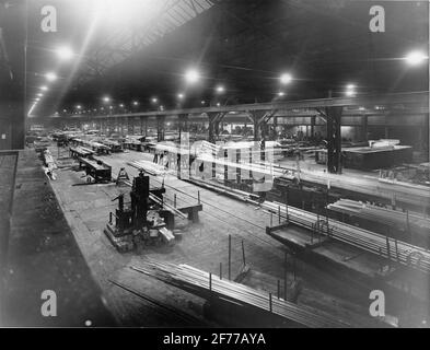 Interni della fabbrica AB Stockholm's bulbo fabbrica. Illuminazione industriale Holophane nel 1923. Foto Stock