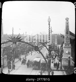 Skioptyconate con motivi della mostra generale e industriale di Stoccolma 1897. Norrbro. Vista dal Castello di Stoccolma. Foto Stock