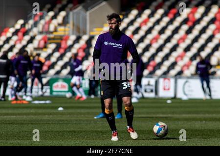 Newport, Regno Unito. 05 aprile 2021. Joe Ledley della contea di Newport durante il Warm up EFL football League 2 match, Newport County contro Bolton Wanderers al Rodney Parade di Newport, Galles, lunedì 5 aprile 2021. Questa immagine può essere utilizzata solo per scopi editoriali. Solo per uso editoriale, è richiesta una licenza per uso commerciale. Nessun utilizzo nelle scommesse, nei giochi o nelle pubblicazioni di un singolo club/campionato/giocatore. pic by Lewis Mitchell/Andrew Orchard sports photography/Alamy Live news Credit: Andrew Orchard sports photography/Alamy Live News Foto Stock