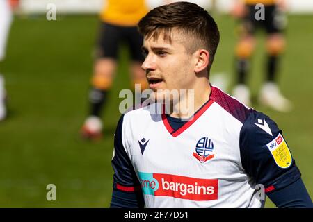 Newport, Regno Unito. 05 aprile 2021. Declan John of Bolton Wanderers in azione EFL football League due match, Newport County contro Bolton Wanderers al Rodney Parade di Newport, Galles, lunedì 5 aprile 2021. Questa immagine può essere utilizzata solo per scopi editoriali. Solo per uso editoriale, è richiesta una licenza per uso commerciale. Nessun utilizzo nelle scommesse, nei giochi o nelle pubblicazioni di un singolo club/campionato/giocatore. pic by Lewis Mitchell/Andrew Orchard sports photography/Alamy Live news Credit: Andrew Orchard sports photography/Alamy Live News Foto Stock