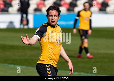 Newport, Regno Unito. 05 aprile 2021. Matthew Dolan of Newport County in azione EFL football League Two match, Newport County contro Bolton Wanderers al Rodney Parade di Newport, Galles, lunedì 5 aprile 2021. Questa immagine può essere utilizzata solo per scopi editoriali. Solo per uso editoriale, è richiesta una licenza per uso commerciale. Nessun utilizzo nelle scommesse, nei giochi o nelle pubblicazioni di un singolo club/campionato/giocatore. pic by Lewis Mitchell/Andrew Orchard sports photography/Alamy Live news Credit: Andrew Orchard sports photography/Alamy Live News Foto Stock