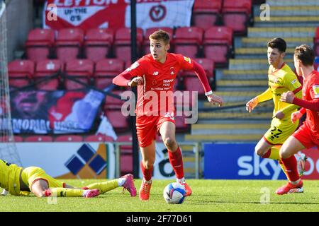 LONDRA, INGHILTERRA. 5 APRILE: Hector Kyprianou di Leyton in azione durante la partita Sky Bet League 2 tra Leyton Orient e Walsall al Matchroom Stadium di Londra lunedì 5 aprile 2021. (Credit: Ivan Yordanov | MI News) Credit: MI News & Sport /Alamy Live News Foto Stock