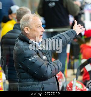 04/05/2021, Langnau im Emmental, Ilfisalle, Lega Nazionale: Tigri SCL - Lions ZSC, Trainer Rikard Franzen (Tigri) (USCITA Svizzera/Croazia) Foto Stock