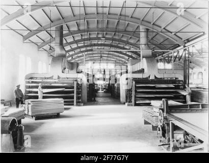 La fabbrica di legno compensato, società leggere a responsabilità limitata. Edificio costruito da AB strutture in legno a sbalzo, Töreboda. Foto Stock