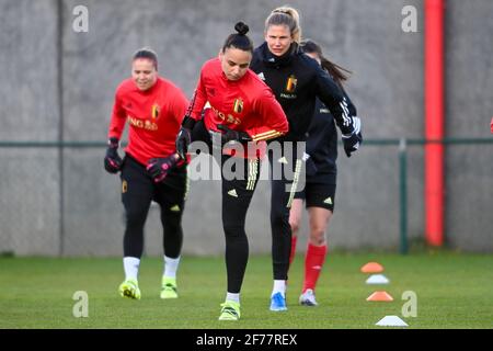 Il portiere belga Nicky Evrard ha ritratto durante una sessione di allenamento della nazionale belga The Red Flames, a Tubize, lunedì 05 aprile 2021. B Foto Stock