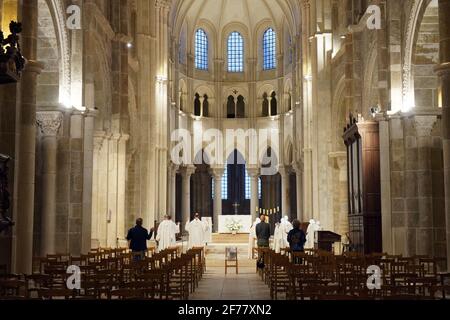 Francia, Yonne, Parco Naturale Regionale Morvan, Vezelay, Patrimonio Mondiale dell'UNESCO, etichettato Les Plus Beaux Villages de France (i più bei villaggi di Francia), una sosta sul Camino de Santiago, Basilica di Sainte Marie Madeleine Foto Stock