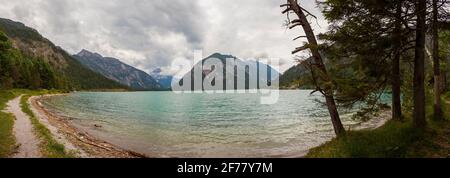 Panorama del famoso lago Plansee in Tirolo, Austria in estate Foto Stock
