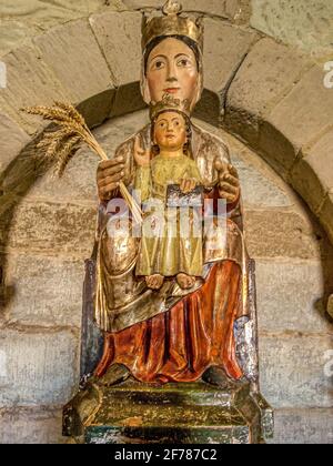 Statua della Vergine Maria nella chiesa romanica di Santa Maria di Eunate, 16 ottobre 2009 Foto Stock