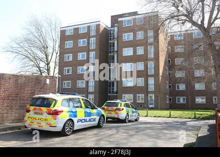 Greenwich, Londra, Regno Unito. 04th Apr 2021. Dopo la morte di una donna a Greenwich è stata avviata un'indagine. Credit: Uknip/Alamy Live News Foto Stock