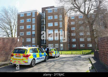 Greenwich, Londra, Regno Unito. 04th Apr 2021. Dopo la morte di una donna a Greenwich è stata avviata un'indagine. Credit: Uknip/Alamy Live News Foto Stock