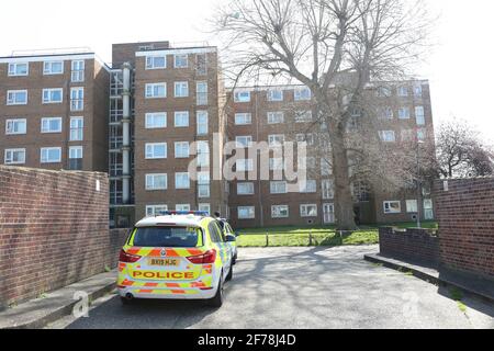 Greenwich, Londra, Regno Unito. 04th Apr 2021. Dopo la morte di una donna a Greenwich è stata avviata un'indagine. Credit: Uknip/Alamy Live News Foto Stock