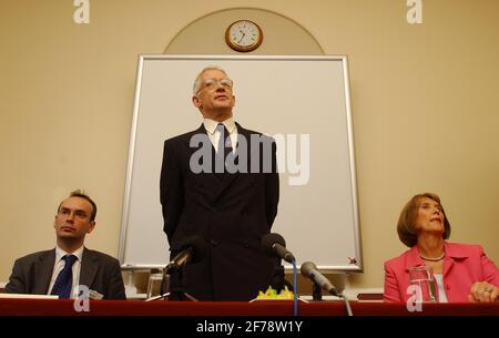 Alan Pickering, partner di Watson Wyatt, autore di 'UN modo più semplice per migliorare le pensioni', in una conferenza stampa.11 luglio 2002 foto Andy Paradise Foto Stock