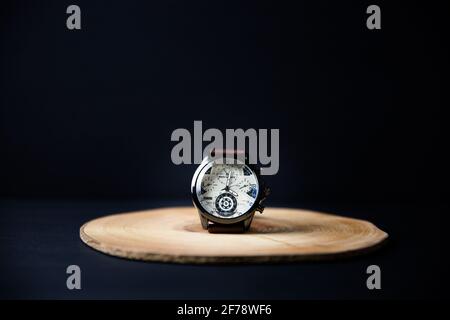 Galati, Romania, 13 aprile 2021: Bwin Sport Watch con sfondo nero Foto Stock