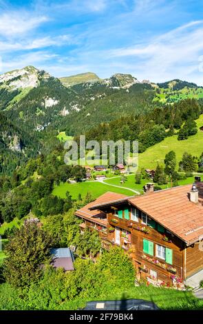 Case tradizionali in legno a Wengen, Svizzera Foto Stock