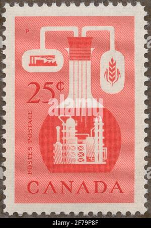 Francobollo dall'incarico filatelista di Gösta Bodman, iniziato nel 1950. Il francobollo dal Canada, 1956. Motivi dell'apparecchio di distillazione. "Simboli vari riguardanti il vino che brucia grano". Foto Stock