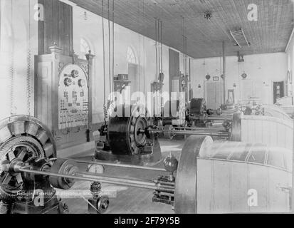 Interno della prima centrale trifase svedese 1893. Costruzione ASEA per Grängesberg Art and Railway AB e trasmissione di potenza elettrica applicata di 300 hp e 9500 V Grängesberg - Hellsjön, una distanza di circa 12 km. La centrale elettrica aveva tre generatori trifase per l'alimentazione e un generatore monofase per l'illuminazione. Foto Stock