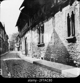 Immagine skioptic con motivi di vecchie case in pietra lungo la strada a Goslar.l'immagine è stata conservata in cartone segnato: Il viaggio nel 1907. Medici 9. Foto Stock