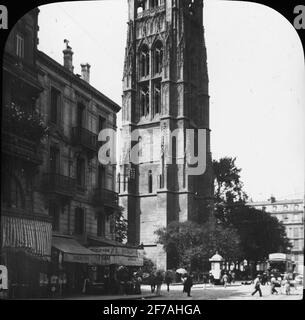 Icona SkiopT con motivi della Cattedrale Saint-Andre a Bordeaux.l'immagine è stata memorizzata in cartone con il marchio: Höstesan 1907. Helsingborg 3. Goteborg 1. Copenaghen 2. N: 3. Testo sull'immagine: 'Cattedrale di Sant'André'. Foto Stock