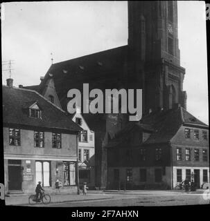 Skioptyconda con motivi di Lüneburg con Nikolaikirche (St Nikola). L'immagine è stata conservata in cartone con etichetta: Spring Travel 1909. Lübeck 1. Lüneburg 4. Celle 4. I. testo sull'immagine: Nikolaikirche. Foto Stock