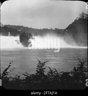 Skioptyconate con motivi di Rheinfallen a Schaffhausen.l'immagine è stata conservata in cartone etichettato: Il viaggio nel 1906. Neuhausen 4. Sciaffusa 3. Foto Stock